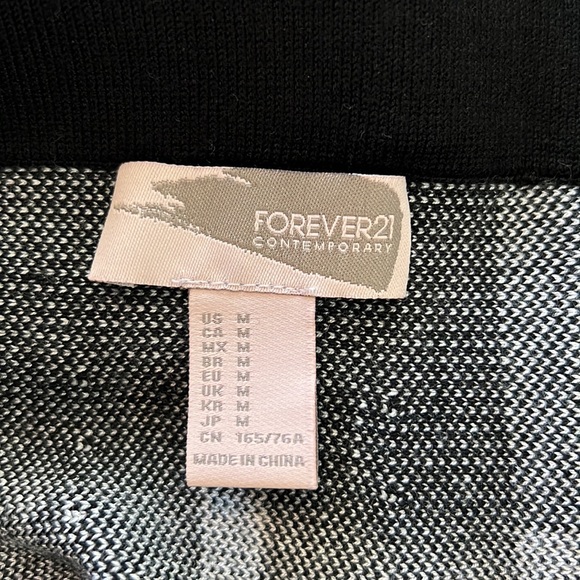 F21 Pleated Skirt - Picture 4 of 7